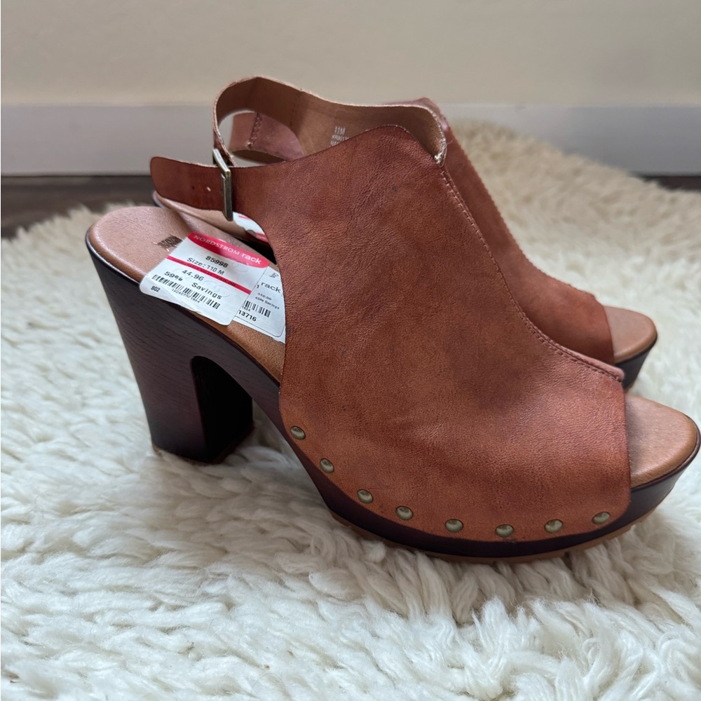 KORKS NWT size 11